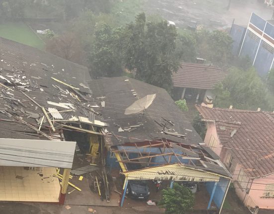 cotidiano temporal causa estragos em municipios do oeste 4