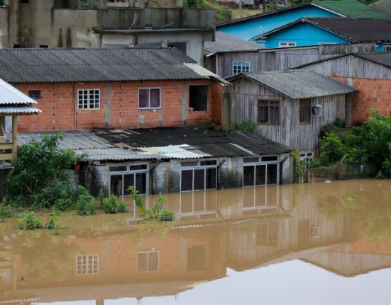 Chuvas intensas afetam 144 municípios em SC