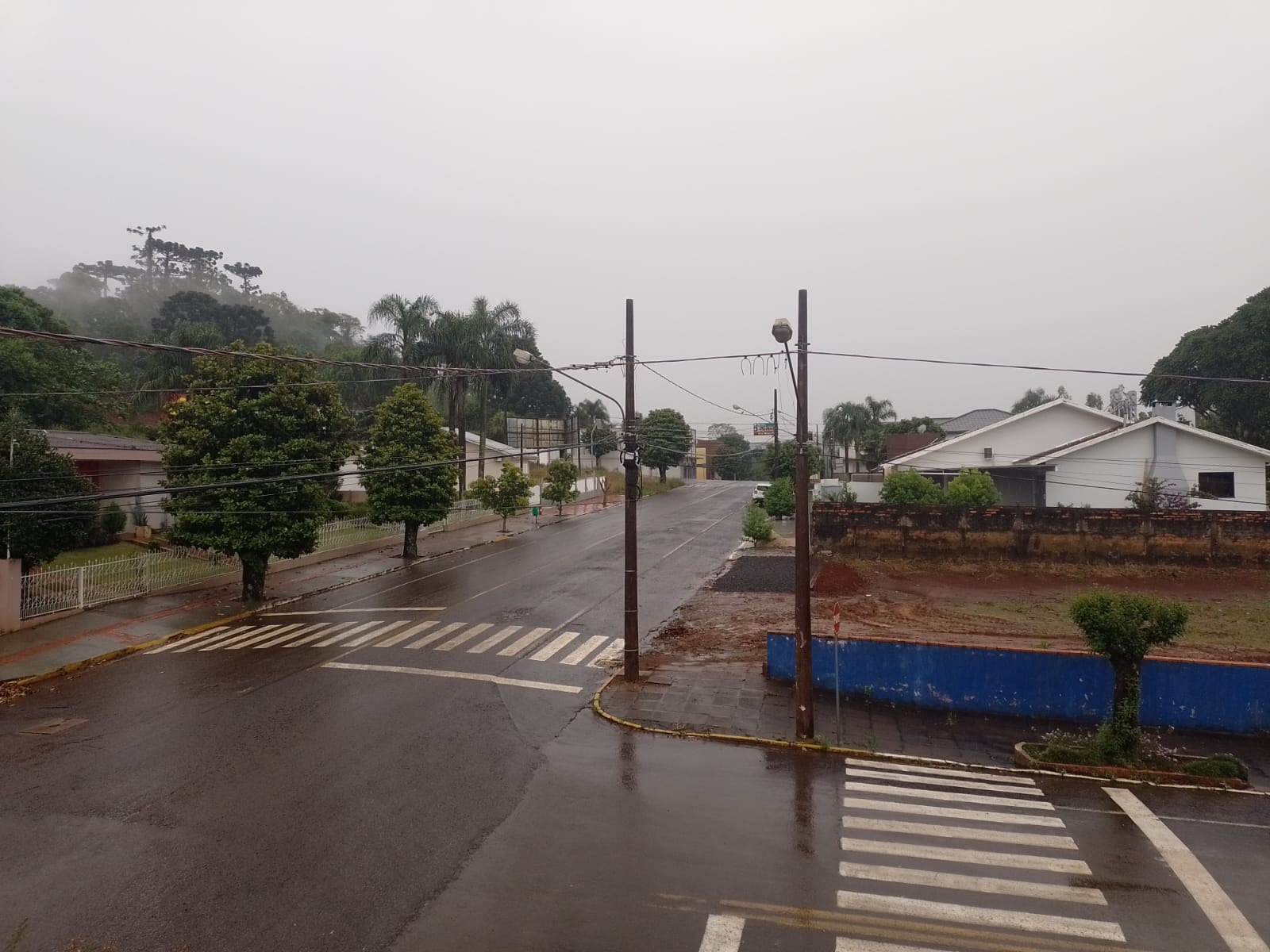 Temporais com chuva intensa