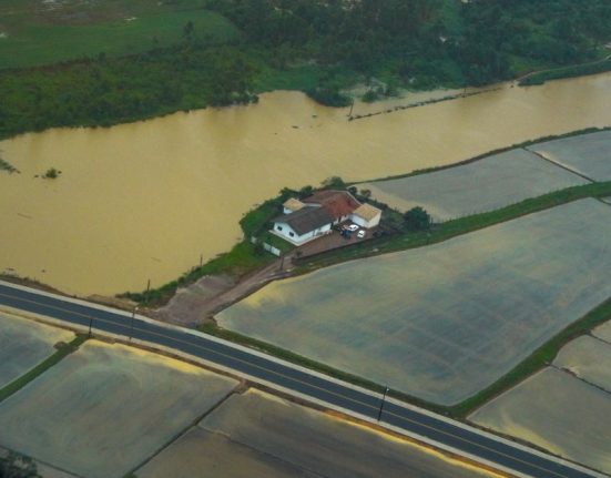 Chuvas Intensas em SC: 131 Cidades Afetadas e 60 em Emergência