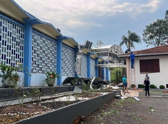 Igreja Matriz destruída por temporal em Guaraciaba