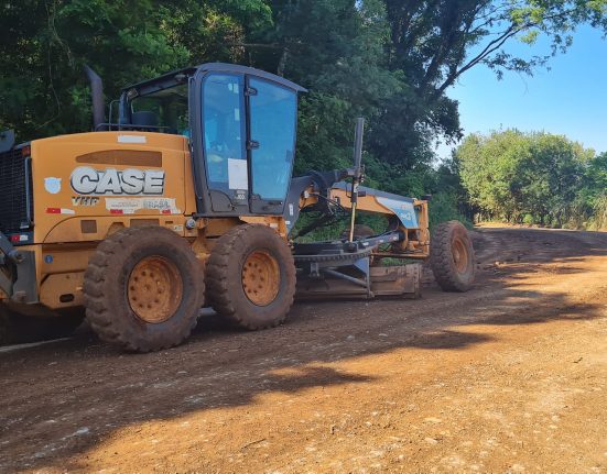 Secretaria de Infraestrutura e urbanismo atua nas estradas do interior de São Domingos