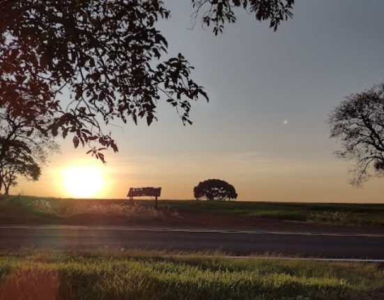 A onda de calor que atinge Santa Catarina há vários dias permanece atuando no estado até esta terça-feira (13)