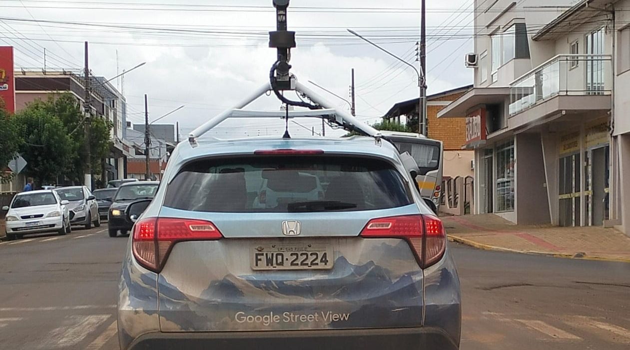 Carro do Google Street View capta imagens pelas ruas de São Domingos