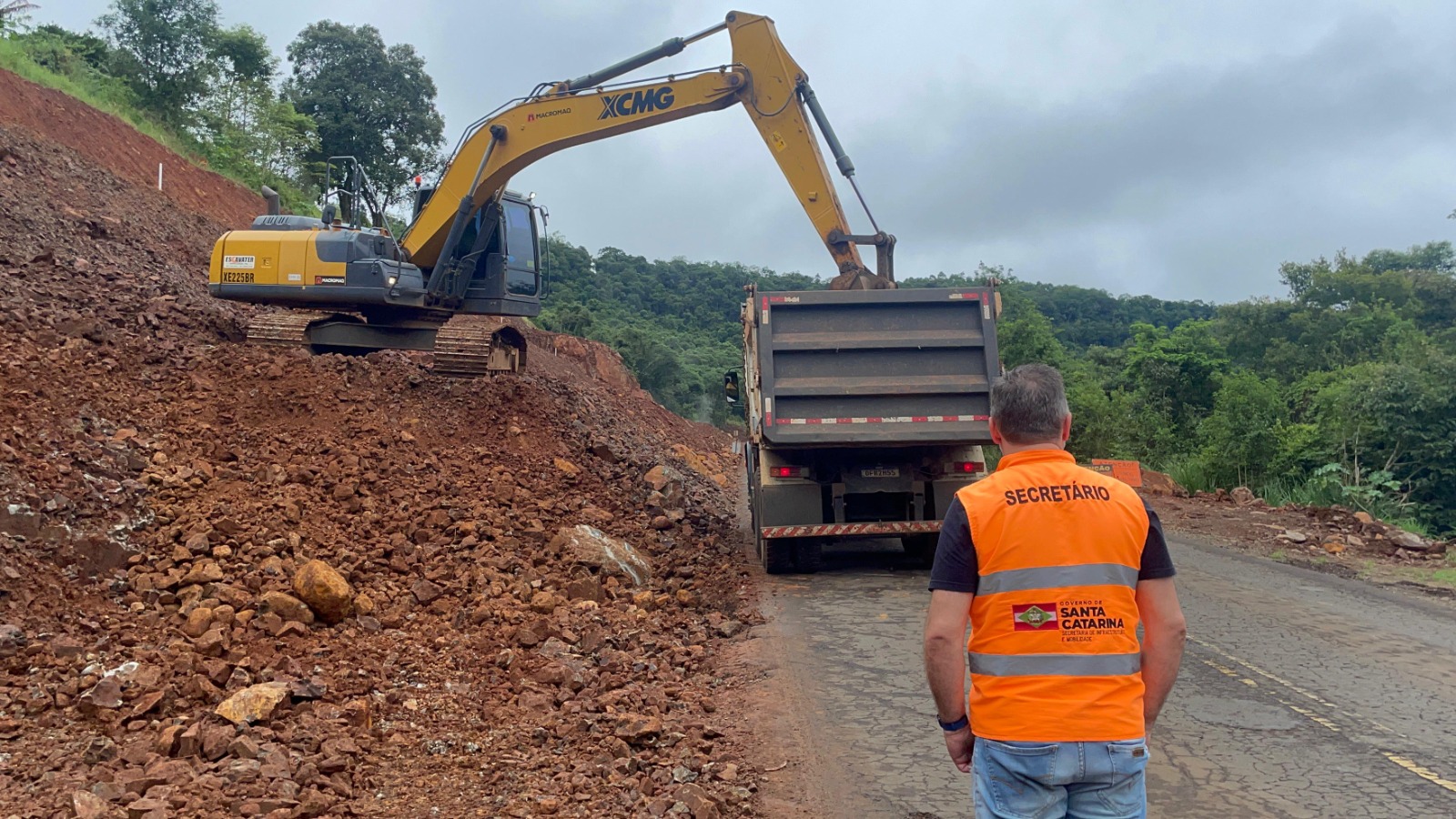 As obras de revitalização da SC-283, entre Arvoredo e Chapecó, devem estar concluídas até o final do mês de março