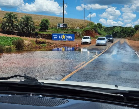 Atenção na SC-480 em Xanxerê: água acumulada e buracos na pista