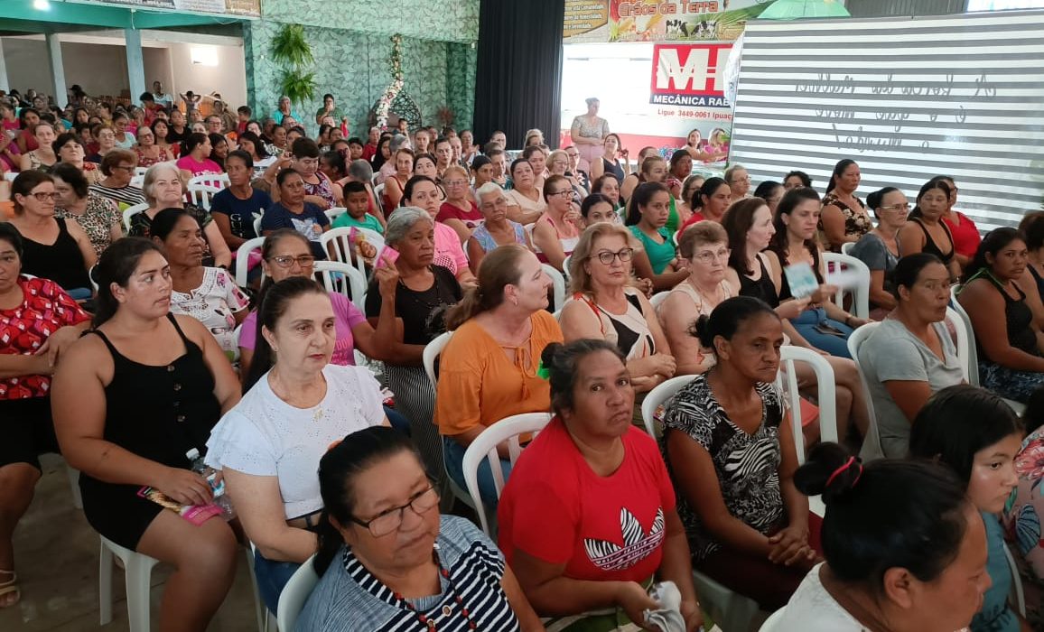 Mais de 600 mulheres celebram o Dia da Mulher em Ipuaçu