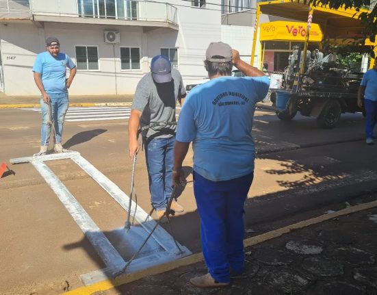 Nova pintura das faixas em São Domingos