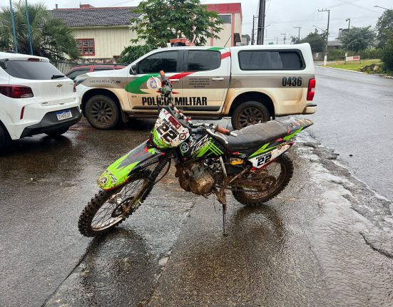 Polícia Militar apreende motocicleta com sinais de adulteração em São Domingos