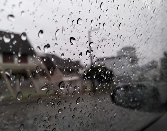 Frente fria traz chuvas e temporais a Santa Catarina