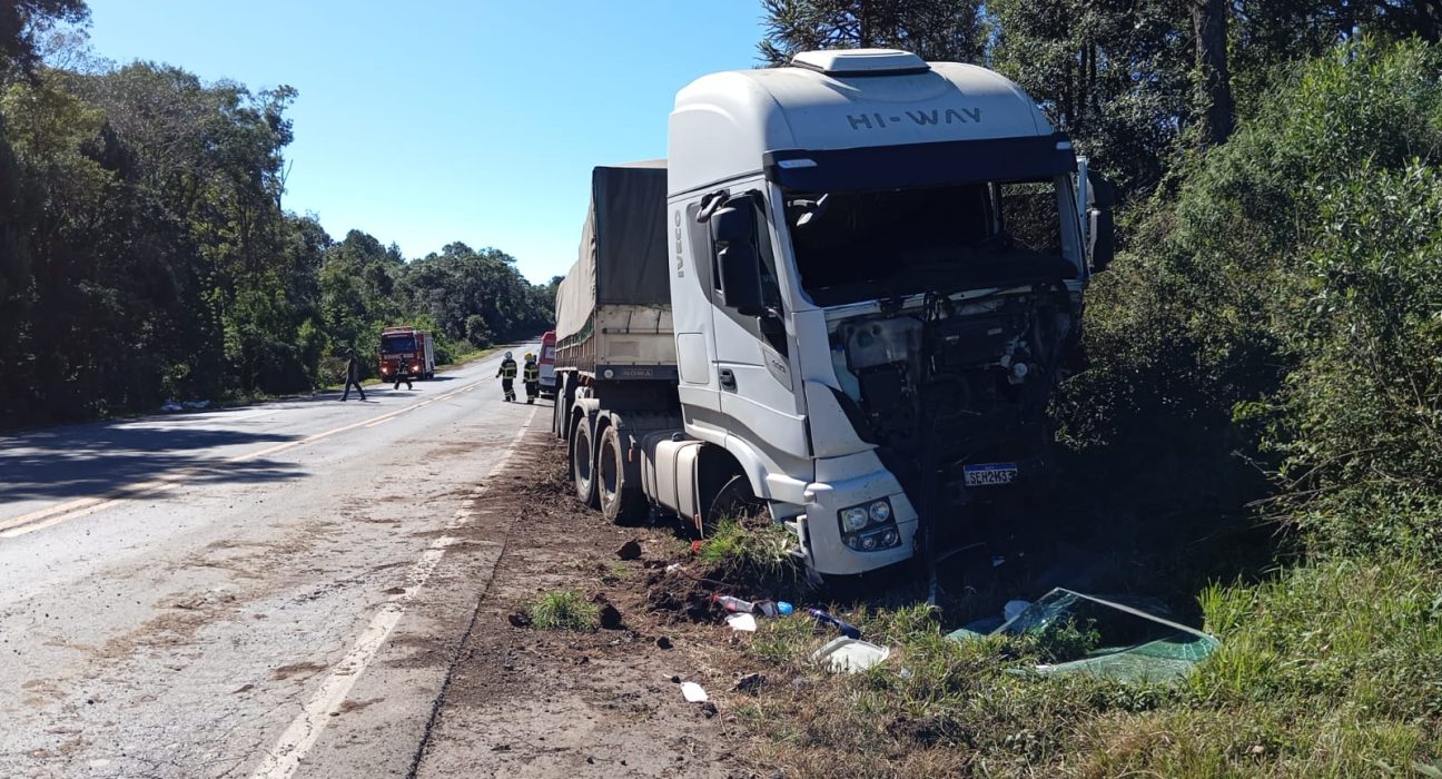 Motociclista morre em colisão e incêndio na BR-282