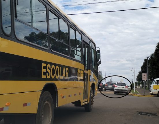 Diariamente, é comum ver carros parados em locais proibidos