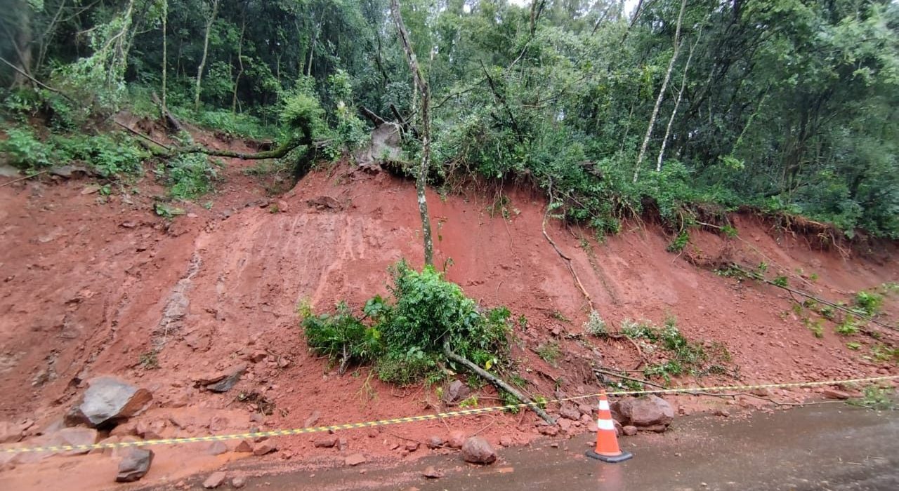 ATUALIZAÇÃO: Queda de Barreira na SC 155 em Xanxerê