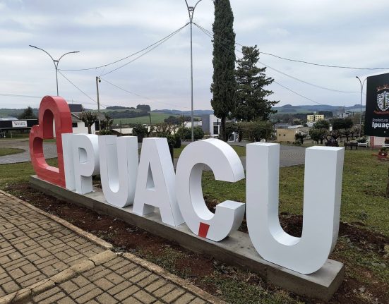 As obras de revitalização da praça municipal Plínio Fuzinatto, localizada no centro de Ipuaçu, já começaram