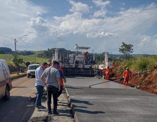 A SC-160 é uma das 131 rodovias estaduais de Santa Catarina, conectando Pinhalzinho a Bom Jesus do Oeste em 23,1 quilômetros