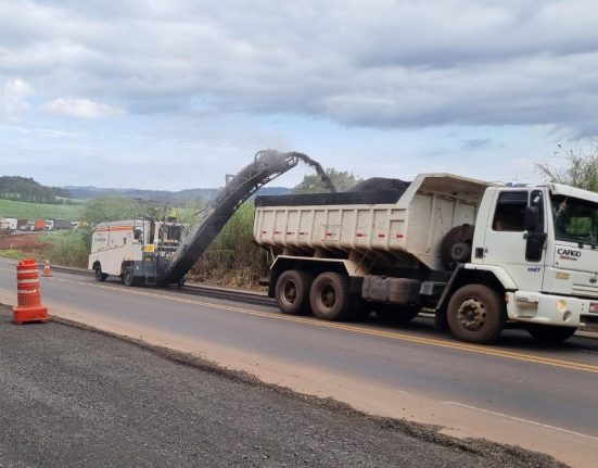 operações de "pare e siga" e trânsito em meia pista no trecho entre Pinhalzinho e Maravilha, na BR-282