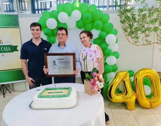 Coamo homenageia gerente com 40 anos de dedicação em São Domingos