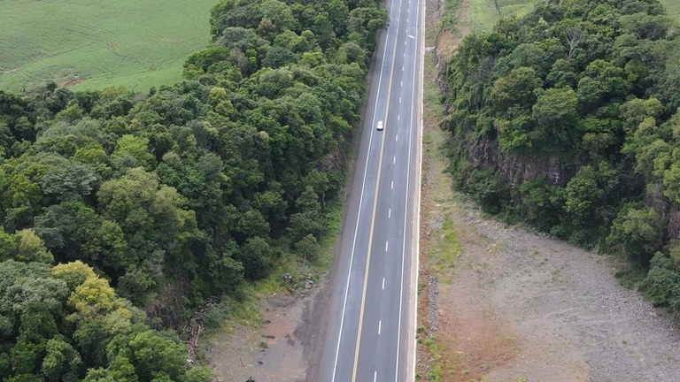 As obras visam aumentar a capacidade da rodovia, eliminar pontos críticos