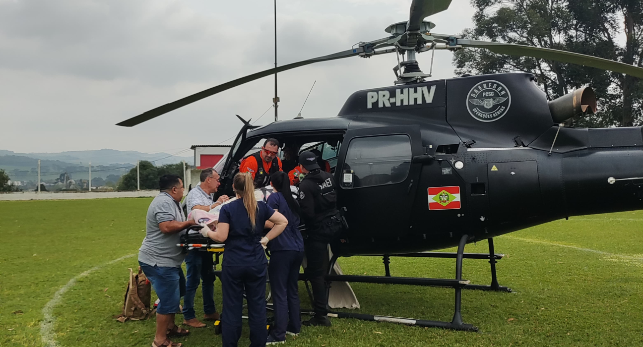 Mulher é transferida de helicóptero em São Domingos