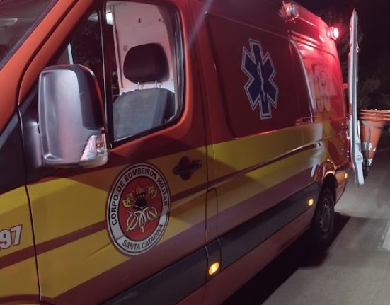 Trabalhador morre prensado por trator em Fraiburgo