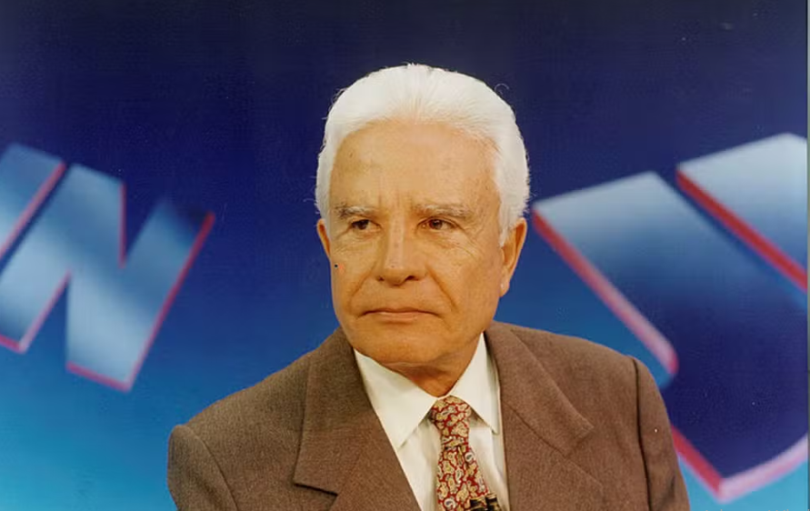 Morreu nesta quinta-feira (3) o jornalista, locutor e apresentador Cid Moreira, um dos rostos mais icônicos da televisão brasileira, aos 97 anos.