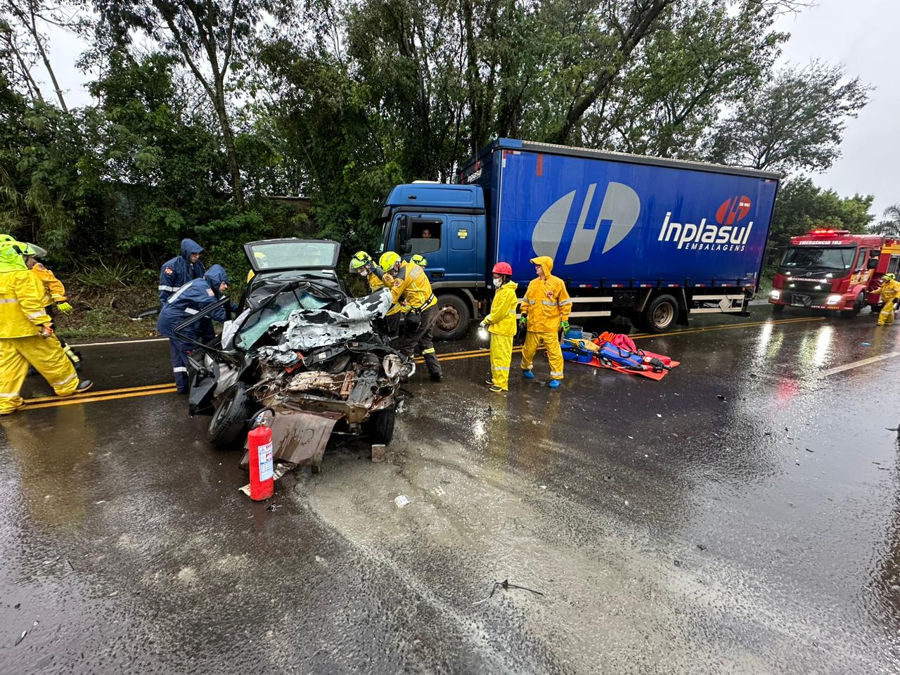 Grave colisão deixa uma pessoa ferida no Oeste