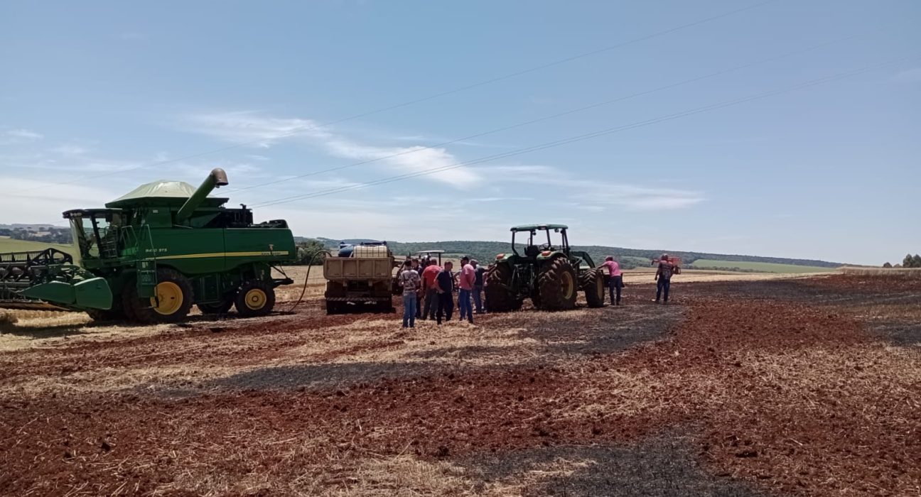 Incêndio em colheitadeira mobiliza bombeiros em São Domingos