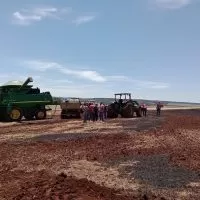 Incêndio em colheitadeira mobiliza bombeiros em São Domingos