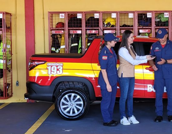 Bombeiros recebem novo veículo em São Domingos