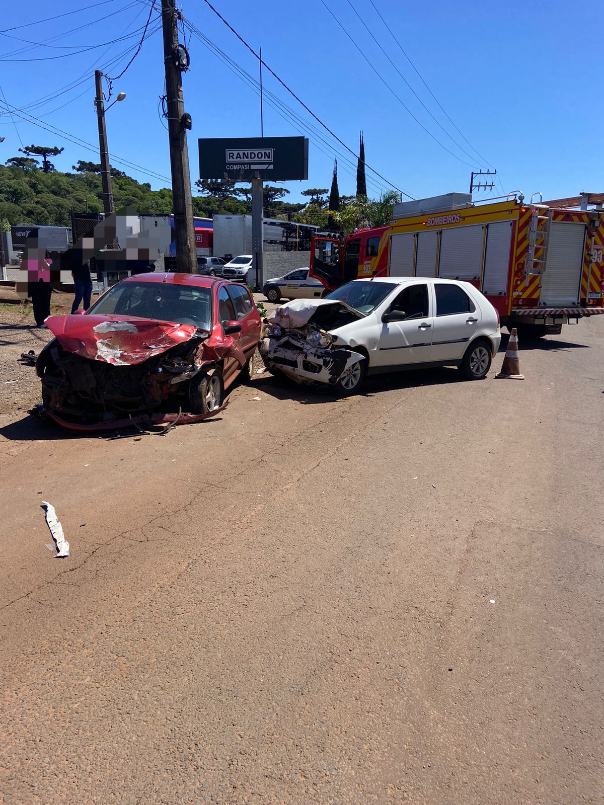 Colisão entre veículos deixa jovem ferida em Xanxerê