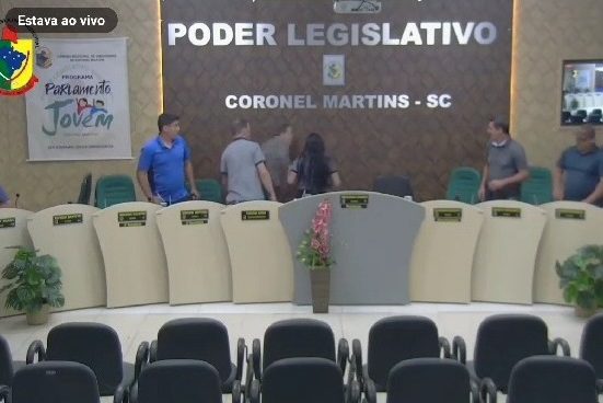 Sessão em Coronel Martins termina em agressões físicas entre Vereadores