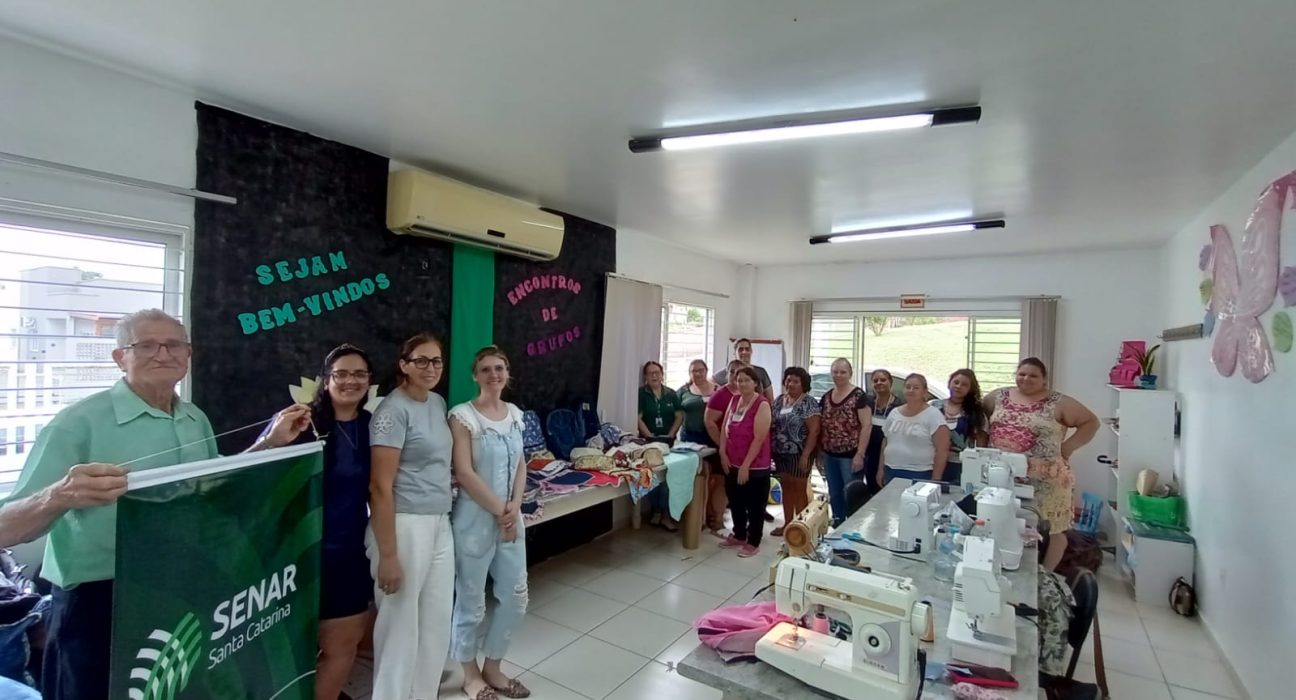 O curso, que teve a presença e apoio do presidente do Sindicato dos Produtores Rurais, Hercílio de Freitas, ofereceu aos participantes noções básicas de corte e costura