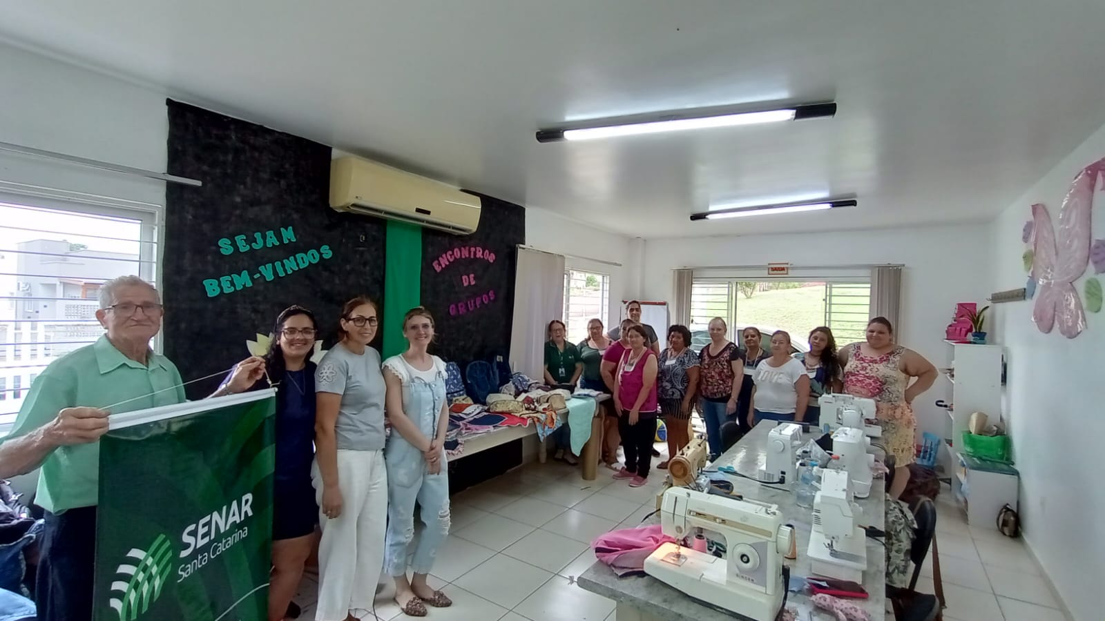 O curso, que teve a presença e apoio do presidente do Sindicato dos Produtores Rurais, Hercílio de Freitas, ofereceu aos participantes noções básicas de corte e costura