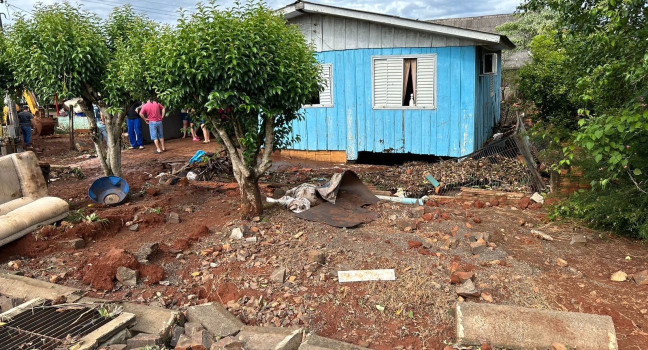 São Domingos declara situação de emergência após enchente causar destruição