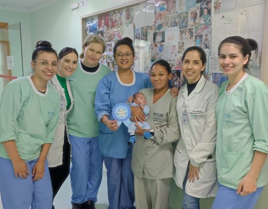 Arthur nasceu em 9 de agosto e, desde então, permanece sob cuidados intensivos oferecidos pela equipe médica, de enfermagem e multiprofissional do HRSP.