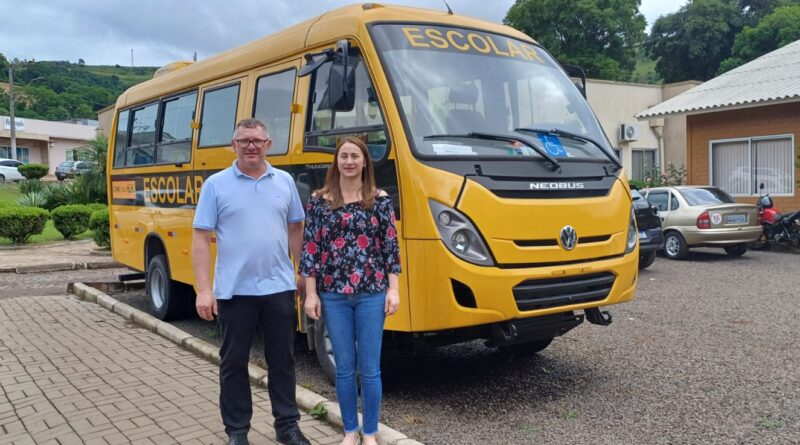 Santiago do Sul recebe novo micro-ônibus