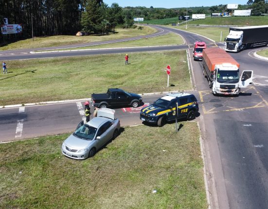 Idosa morre após colisão entre carro e caminhão na BR-282