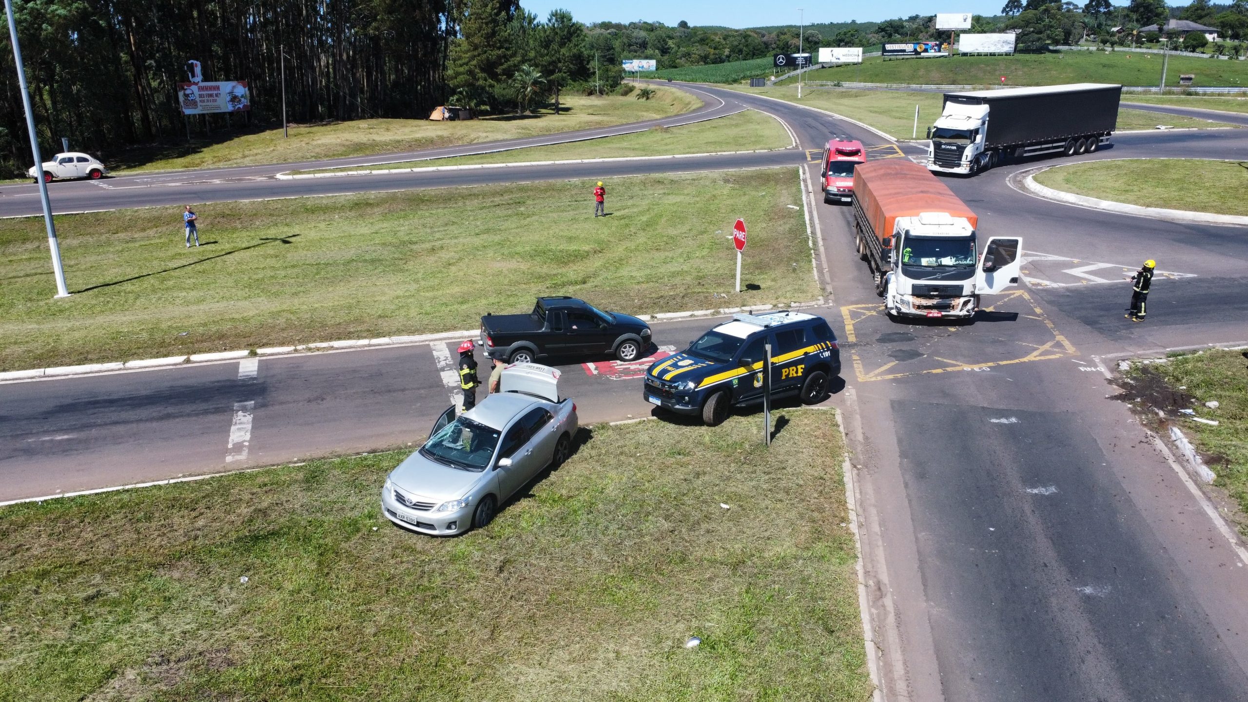 Idosa morre após colisão entre carro e caminhão na BR-282