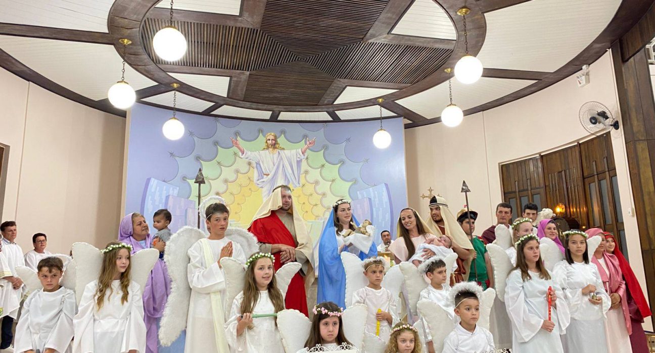 Fiéis celebram o Natal com encenação emocionante na Igreja Matriz