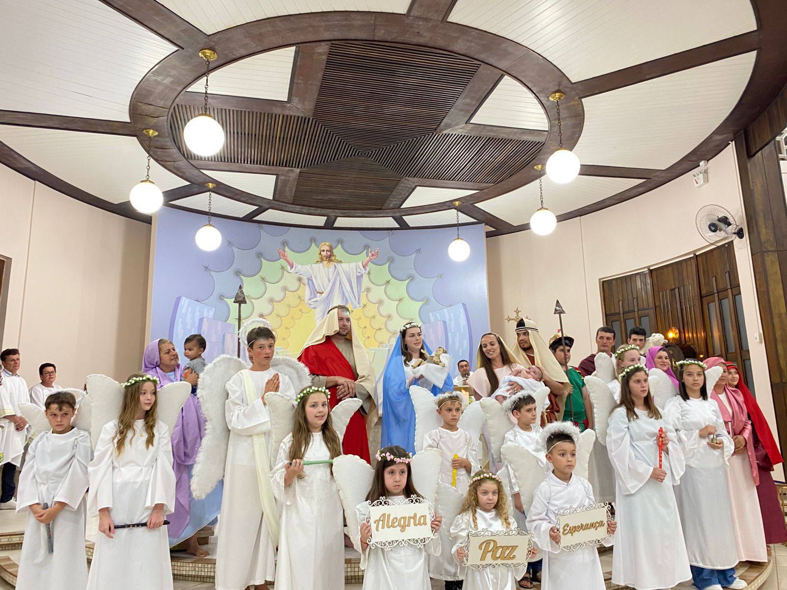 Fiéis celebram o Natal com encenação emocionante na Igreja Matriz