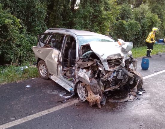 Colisão deixa 3 mortos na BR 282