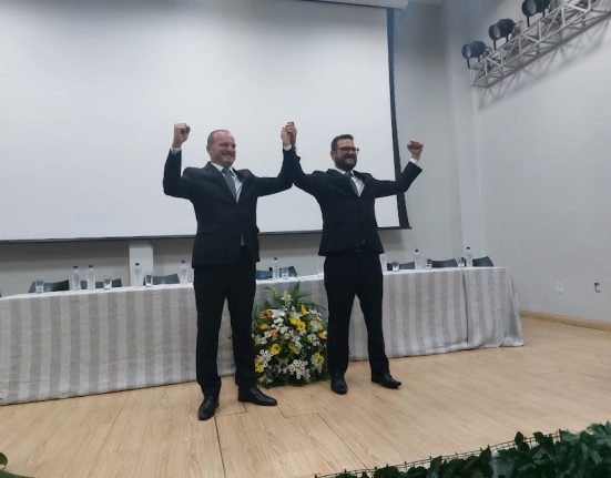 Marcio Grosbelli e vice Bernardo Basso tomam posse em São Domingos