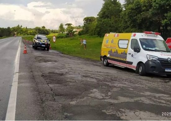 Carro funerário capota e corpo é arremessado no Paraná