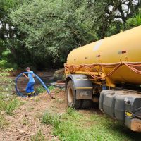 Agricultores de São Domingos recebem água para enfrentar estiagem