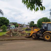 Ipuaçu realiza coleta de galhos e entulhos