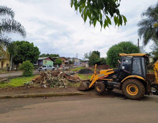 Ipuaçu realiza coleta de galhos e entulhos