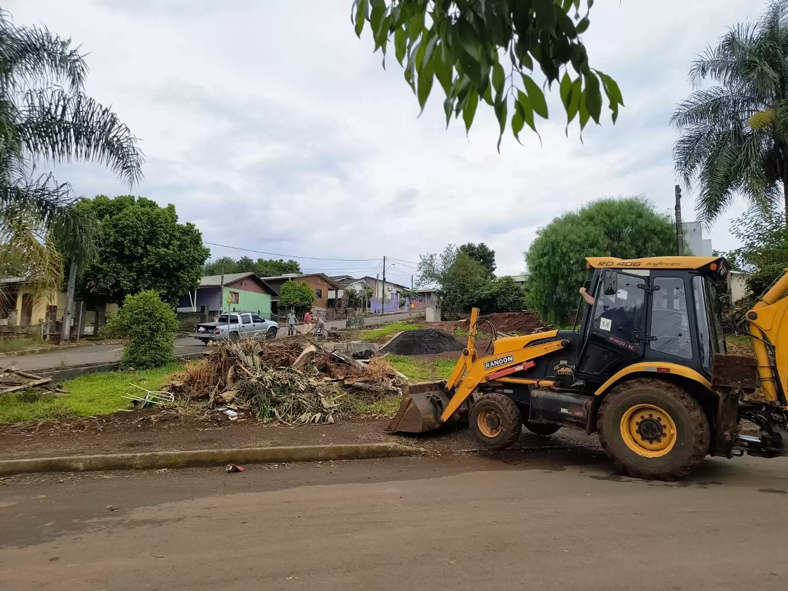 Ipuaçu realiza coleta de galhos e entulhos