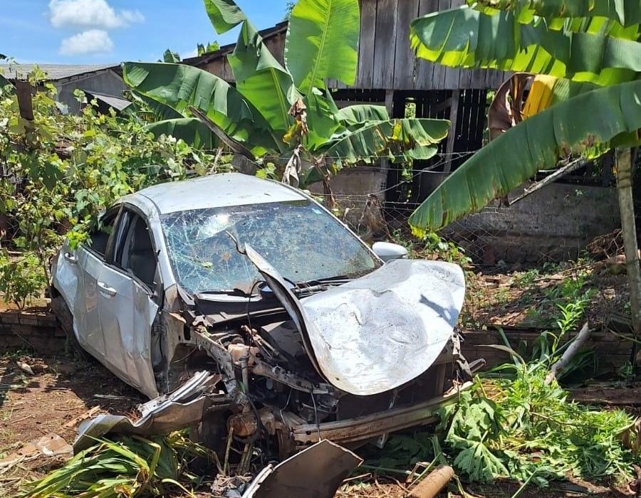 Homem fica ferido após saída de pista em São Carlos