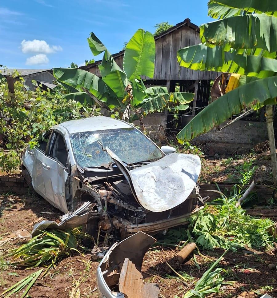 Homem fica ferido após saída de pista em São Carlos