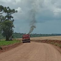 Bombeiros de São Domingos são acionados para incêndio em caminhão